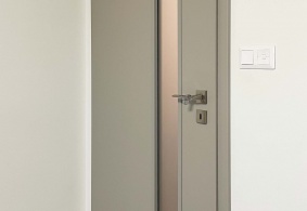 Interiérové dveře PRÜM Royal 1D v povrchu Hedvábná šedá 7044