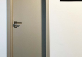 Interiérové dveře PRÜM Royal 1D v povrchu Hedvábná šedá 7044