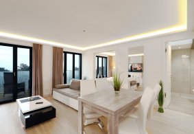 Apartmánový dům Prora Solitaire - realizace bílých interiérových dveří PRÜM Royal 251