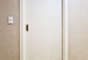 Posuvné bíle lakované interiérové dveře PRÜM Royal 251 Bílá exclusiv