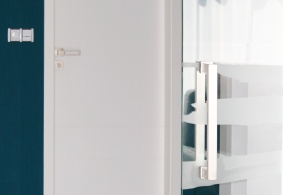 Bíle lakované interiérové dveře PRÜM Royal 251, povrch dveří Bílá exclusiv