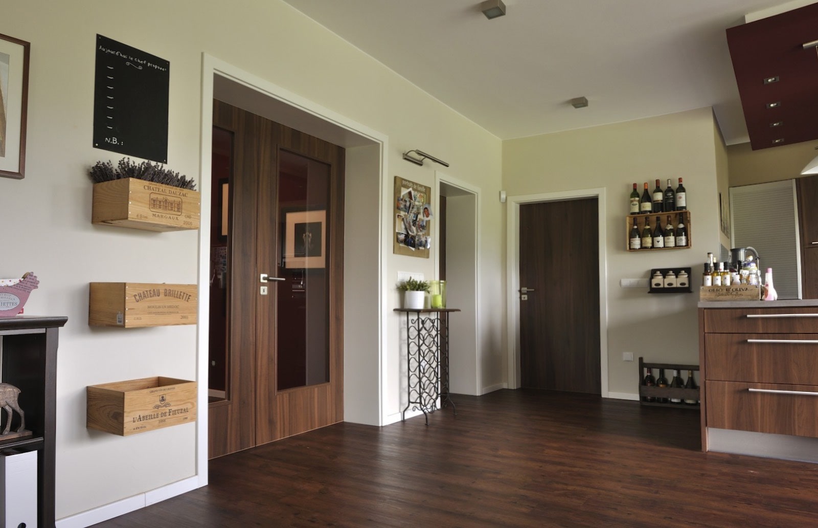 Prosklené dvoukřídlé interiérové dveře tmavě hnědé s dezénem dřeva PRÜM Standard LA CPL ořech
