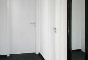 Bíle lakované interiérové dveře PRÜM Royal 210, povrch dveří Bílá exclusiv