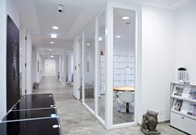 Bílé interiérové dveře PRÜM Standard, povrch dveří Bílá exclusiv, prosklená stěna - sklo Float čirý